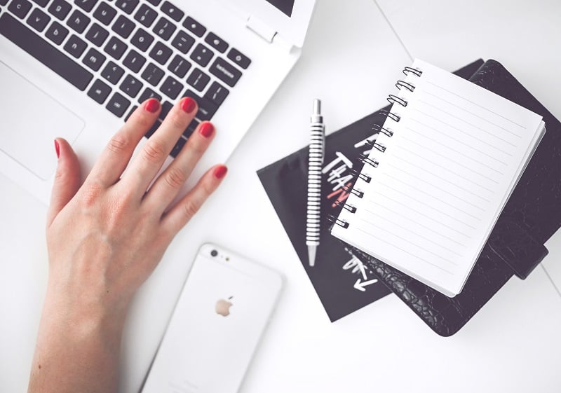 woman-hand-smartphone-desk